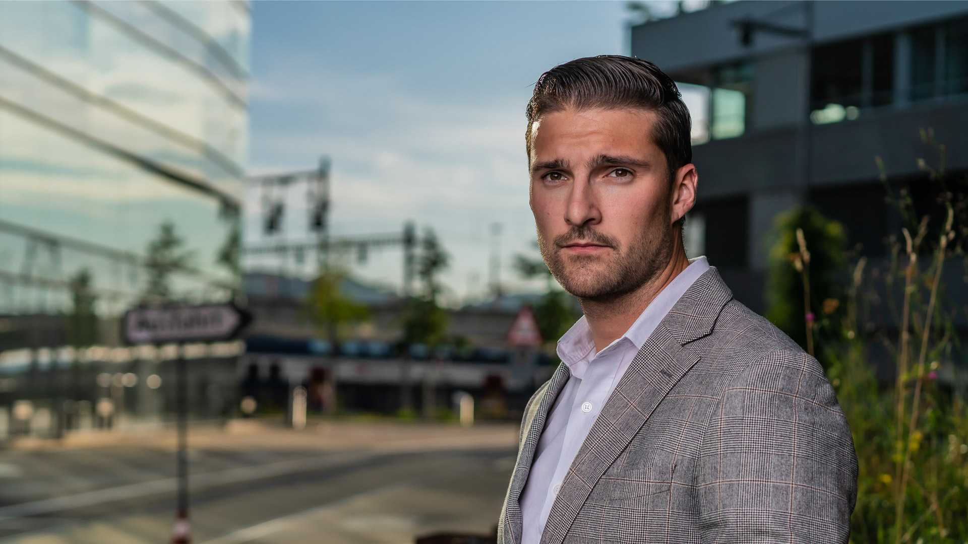 Business Fotografie Business Portrait – Geschäftsmann mit Dreitagebart